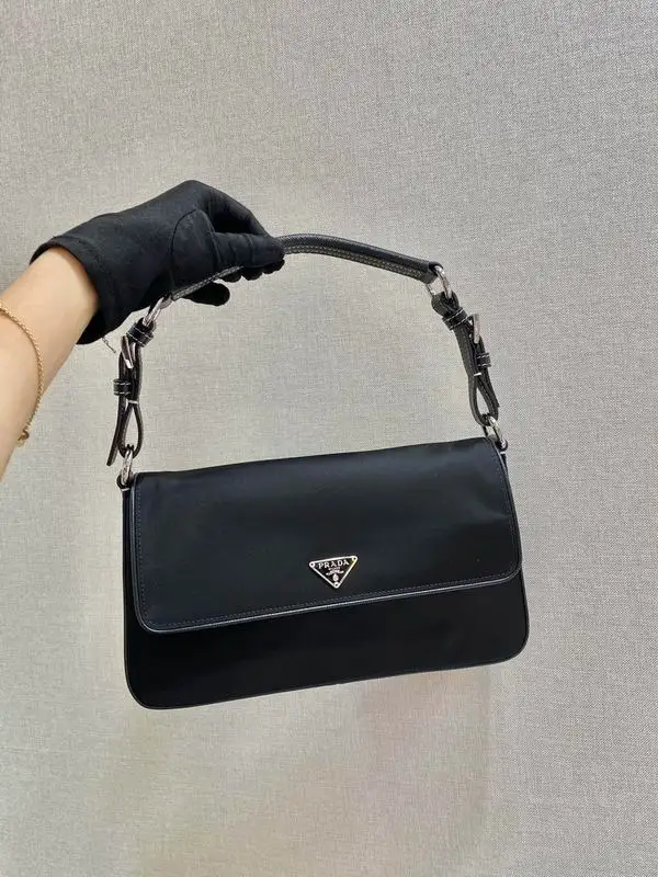 Axillary  Pouch Original